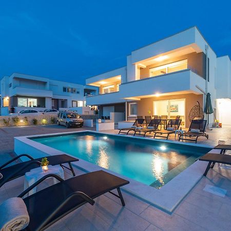 Adris 2 Luxury Modern Apartment With A Pool 诺瓦利娅 外观 照片