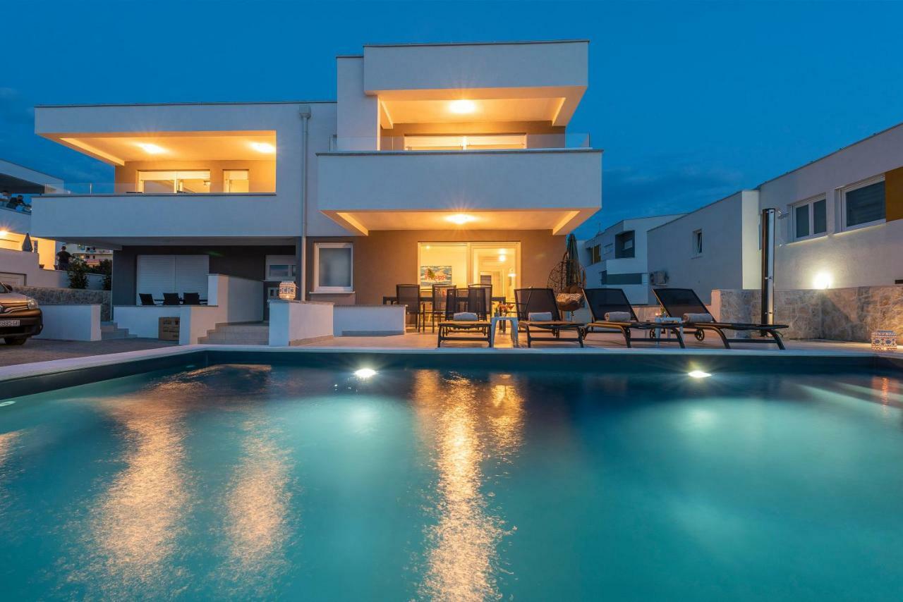 Adris 2 Luxury Modern Apartment With A Pool 诺瓦利娅 外观 照片