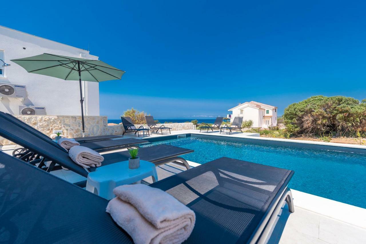 Adris 2 Luxury Modern Apartment With A Pool 诺瓦利娅 外观 照片