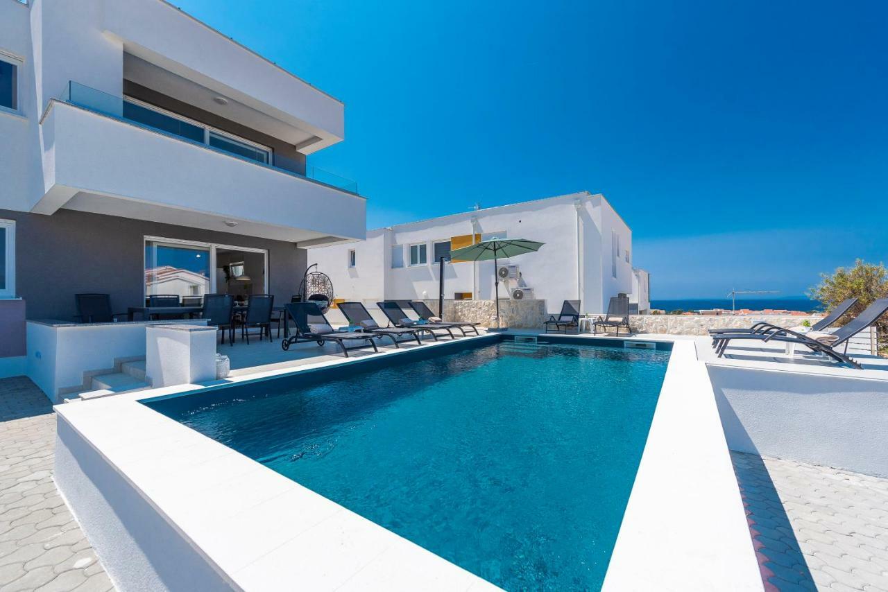 Adris 2 Luxury Modern Apartment With A Pool 诺瓦利娅 外观 照片