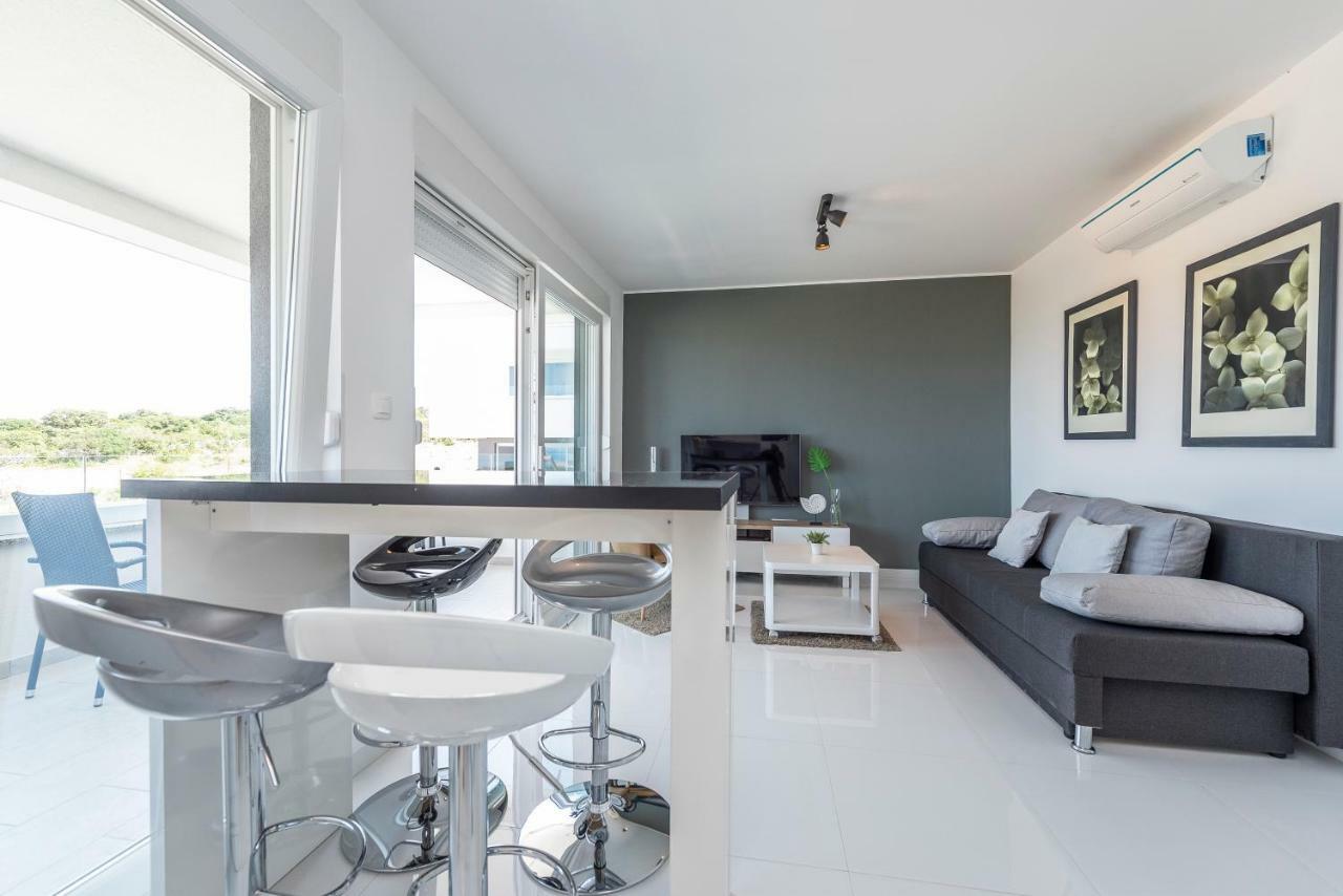 Adris 2 Luxury Modern Apartment With A Pool 诺瓦利娅 外观 照片