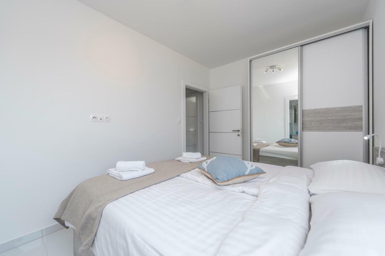 Adris 2 Luxury Modern Apartment With A Pool 诺瓦利娅 外观 照片