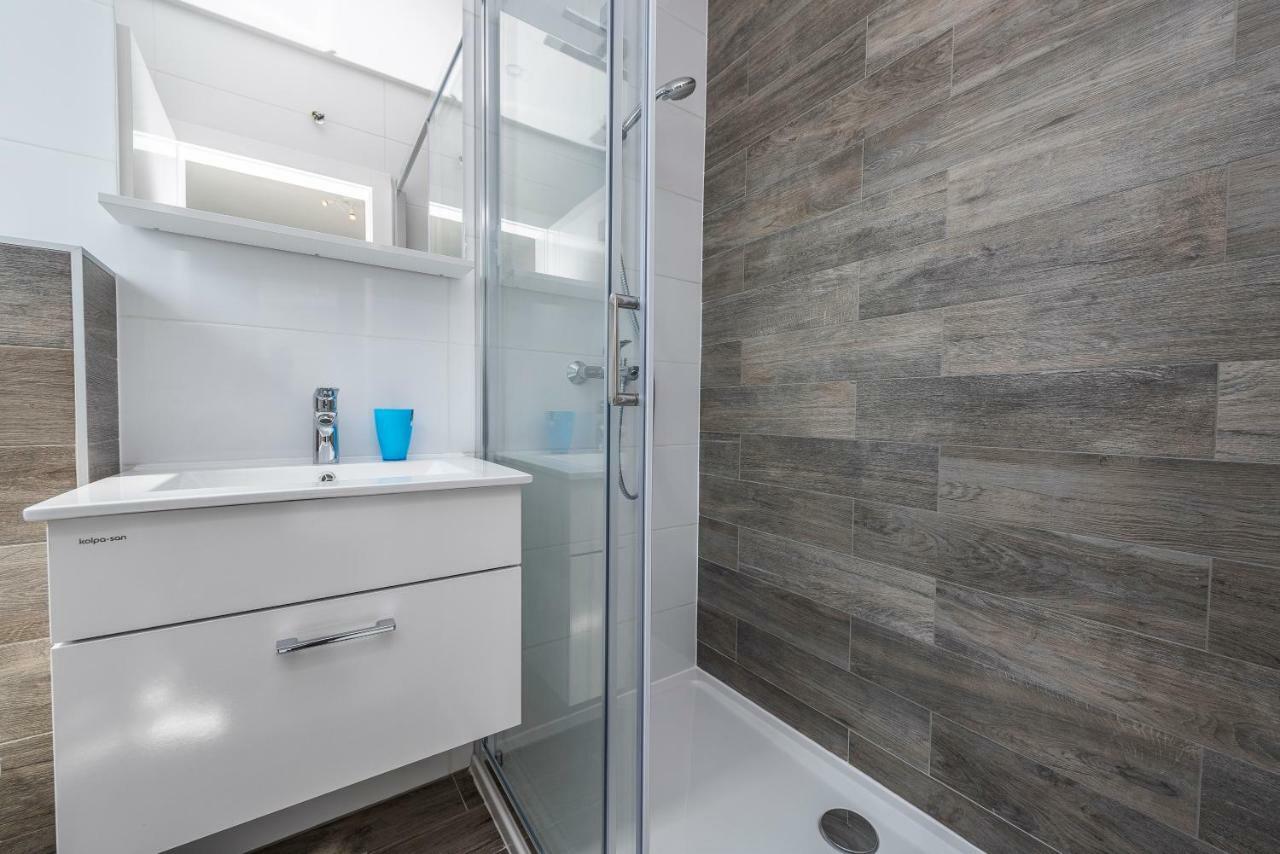 Adris 2 Luxury Modern Apartment With A Pool 诺瓦利娅 外观 照片