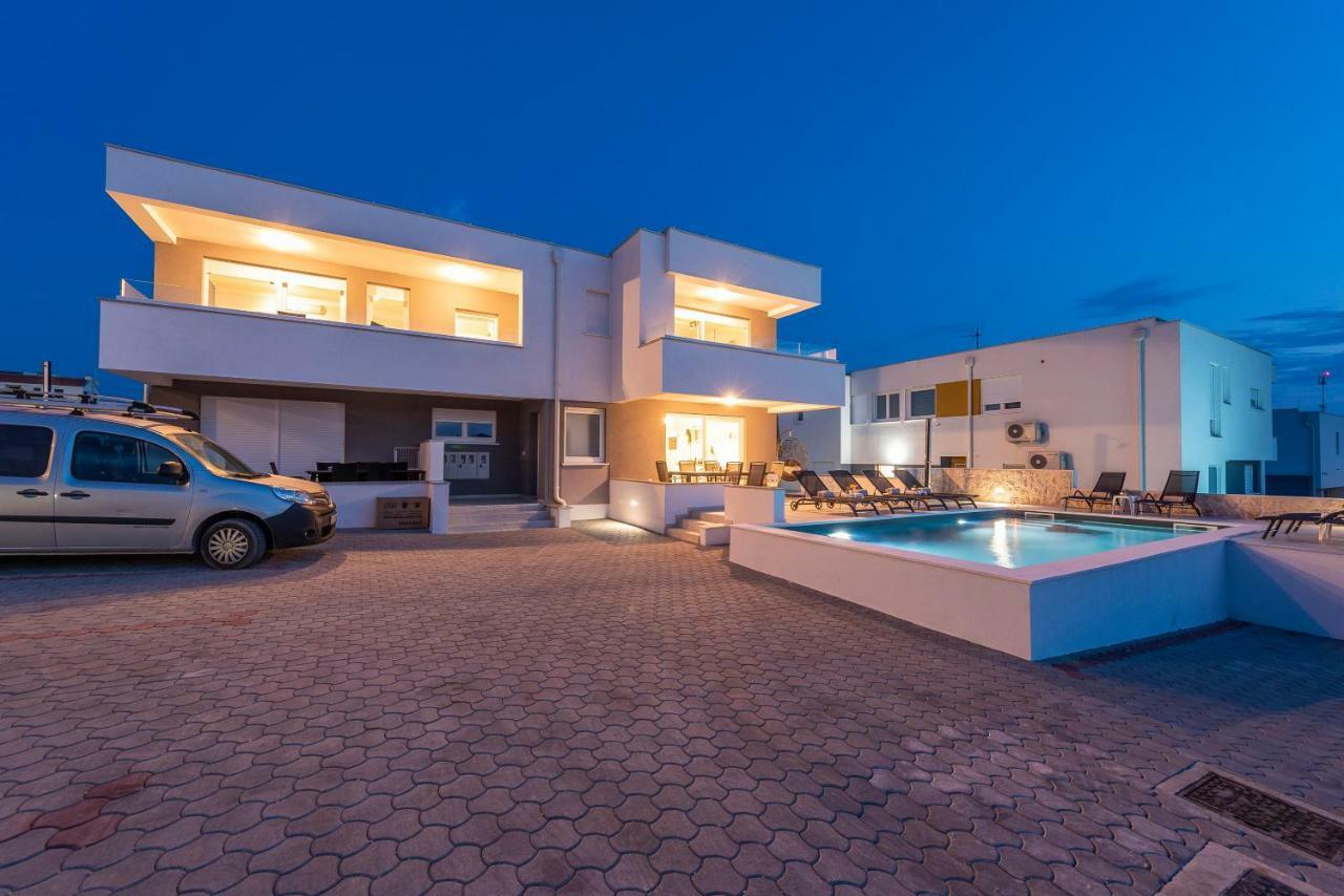 Adris 2 Luxury Modern Apartment With A Pool 诺瓦利娅 外观 照片