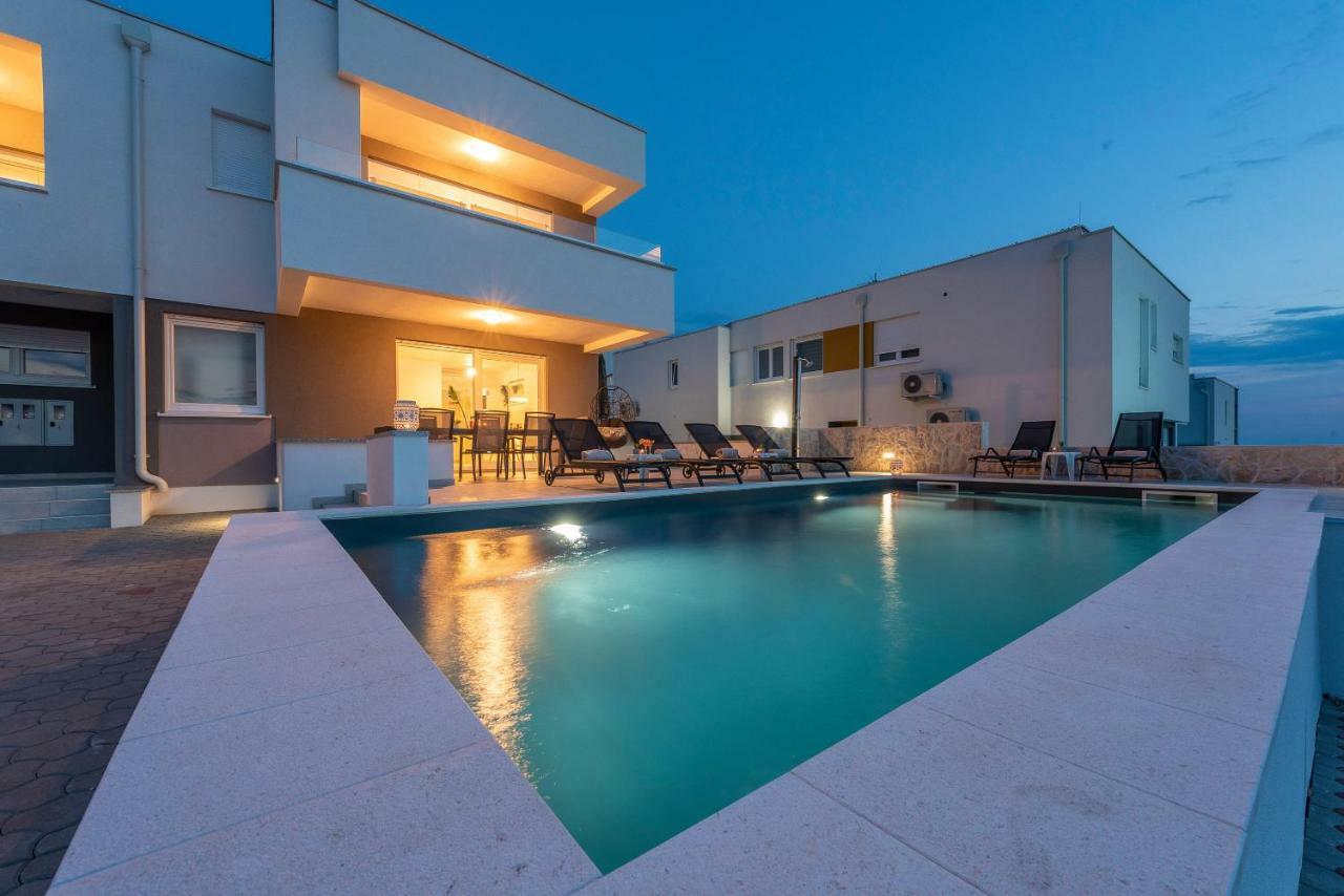 Adris 2 Luxury Modern Apartment With A Pool 诺瓦利娅 外观 照片
