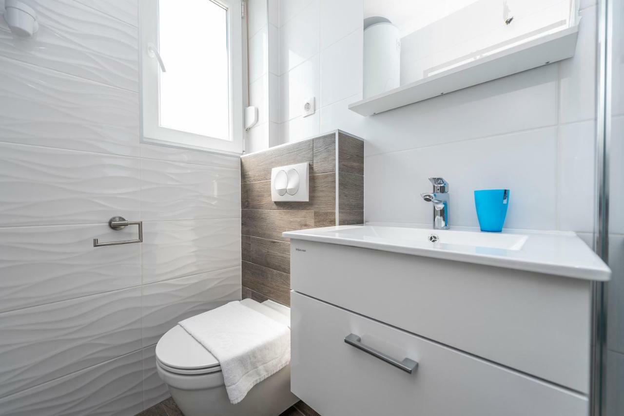 Adris 2 Luxury Modern Apartment With A Pool 诺瓦利娅 外观 照片
