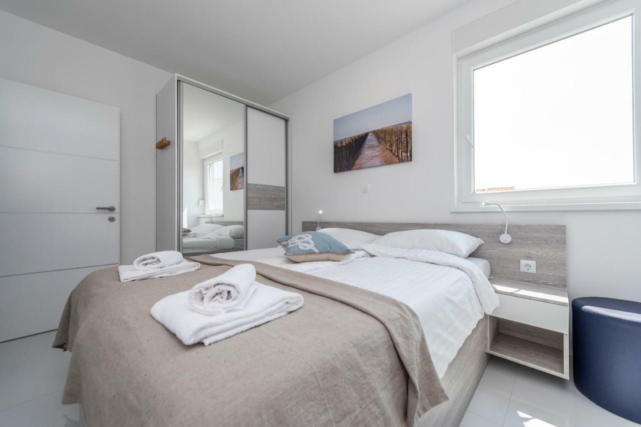 Adris 2 Luxury Modern Apartment With A Pool 诺瓦利娅 外观 照片