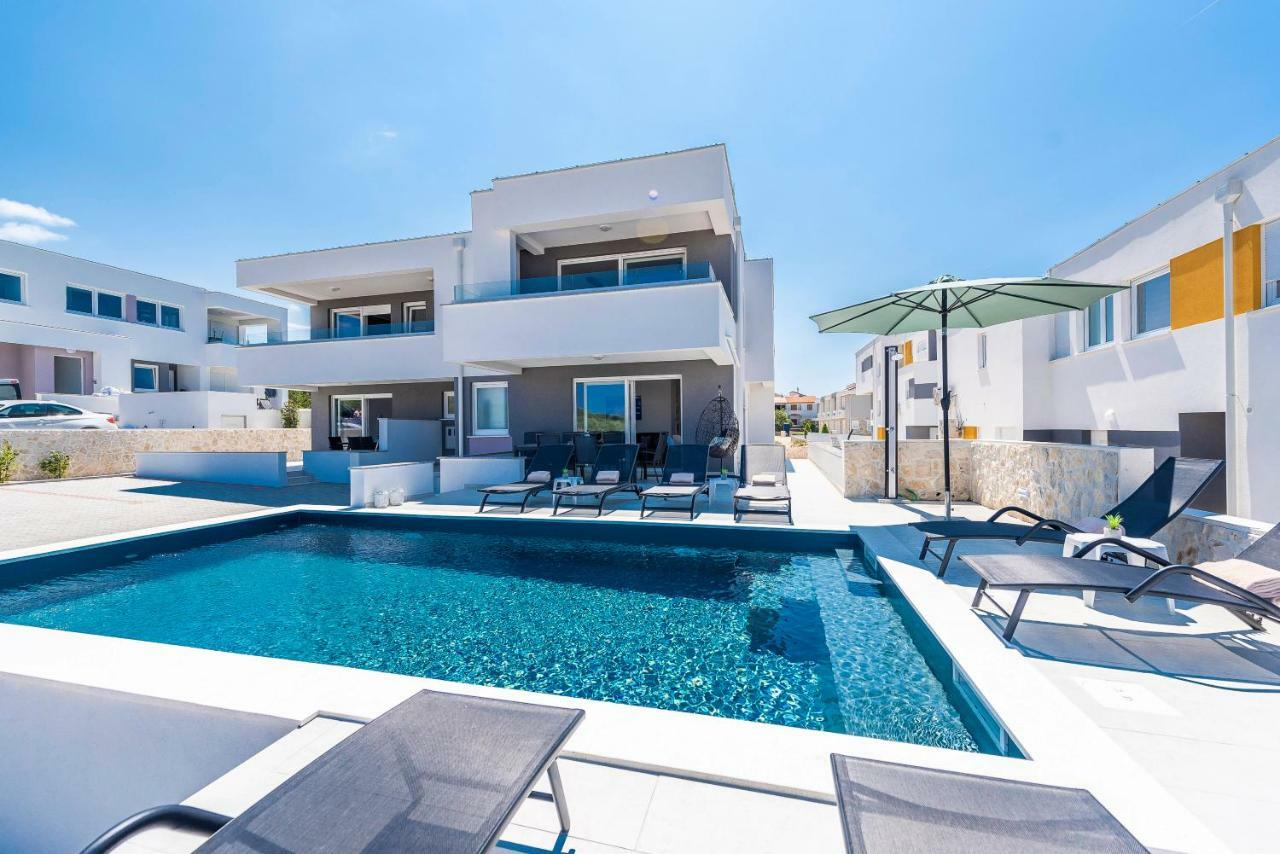 Adris 2 Luxury Modern Apartment With A Pool 诺瓦利娅 外观 照片